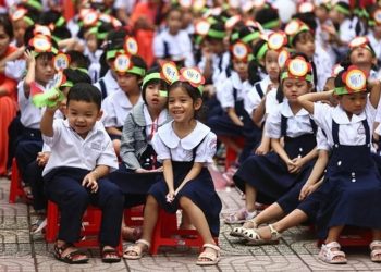 MIỄN HỌC PHÍ: MỆNH LỆNH VÌ DÂN, HÀNH ĐỘNG VÌ TƯƠNG LAI