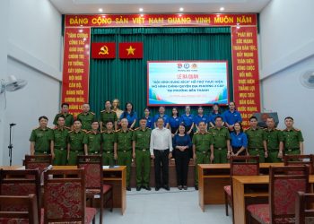 TUỔI TRẺ CÔNG AN PHƯỜNG BẾN THÀNH RA QUÂN “ĐỘI HÌNH XUNG KÍCH” HỖ TRỢ VẬN HÀNH MÔ HÌNH CHÍNH QUYỀN ĐỊA PHƯƠNG 2 CẤP