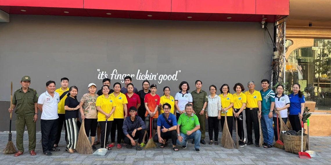 CÁC KHU PHỐ PHƯỜNG BẾN THÀNH THAM GIA TỔNG VỆ SINH 15 PHÚT VÌ THÀNH PHỐ VĂN MINH SẠCH ĐẸP