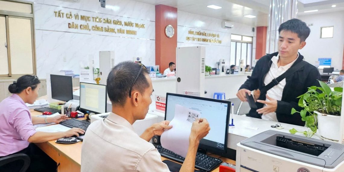 TP HỒ CHÍ MINH: PHÁT ĐỘNG THI ĐUA 100 NGÀY XÂY DỰNG NỀN HÀNH CHÍNH TINH GỌN, HIỆU QUẢ