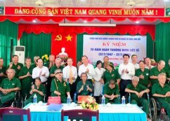 BÍ THƯ THÀNH ỦY TPHCM THĂM CÁC ĐỒNG CHÍ THƯƠNG BINH, NGƯỜI CÓ CÔNG