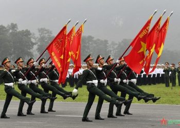 KHÔNG THỂ ĐÁNH ĐỒNG VIỆC ĐIỀU CHỈNH TỔ CHỨC QUÂN ĐỘI VỚI VIỆC TINH, GỌN BỘ MÁY CỦA CÁC BỘ, NGÀNH, ĐỊA PHƯƠNG