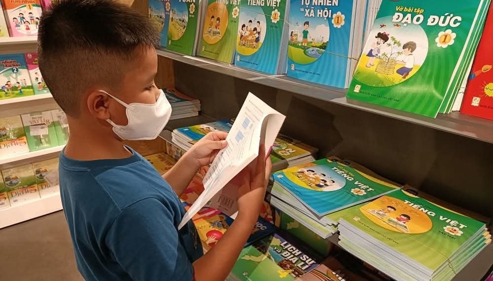 THÀNH PHỐ HỒ CHÍ MINH: ĐẢM BẢO 100% HỌC SINH ĐƯỢC TRANG BỊ ĐẦY ĐỦ SÁCH GIÁO KHOA