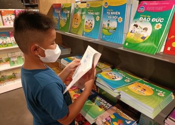 THÀNH PHỐ HỒ CHÍ MINH: ĐẢM BẢO 100% HỌC SINH ĐƯỢC TRANG BỊ ĐẦY ĐỦ SÁCH GIÁO KHOA