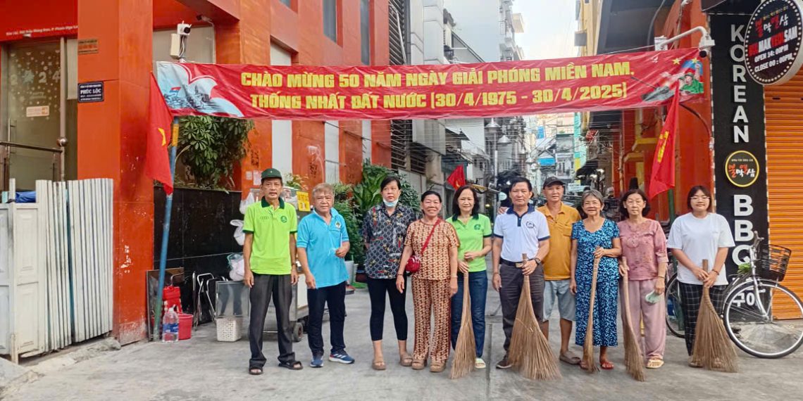 🌻KHU PHỐ 22 RA QUÂN VỆ SINH 15 PHÚT TẠI TUYẾN HẺM 100 TRẦN HƯNG ĐẠO THỰC HIỆN ĐỢT THI ĐUA CHÀO MỪNG ĐẠI HỘI ĐẠI BIỂU ĐẢNG BỘ PHƯỜNG BẾN THÀNH