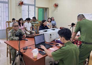 PHƯỜNG BẾN THÀNH TRIỂN KHAI THỰC HIỆN CẤP ĐỔI THẺ ĐẢNG VIÊN