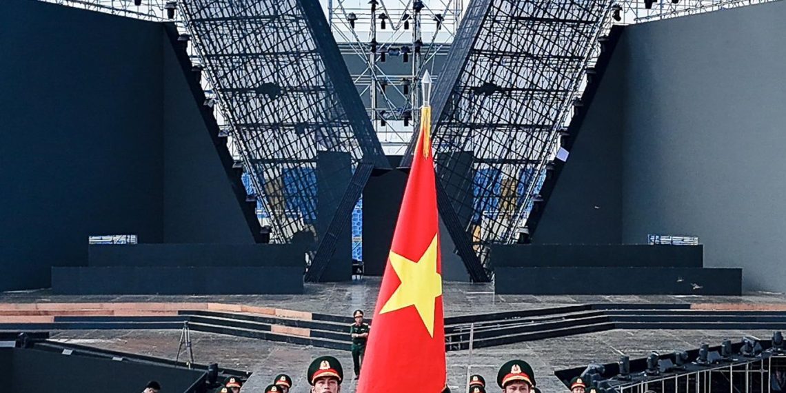 68 QUÂN NHÂN TỪNG DUYỆT BINH Ở NGA LUYỆN TẬP CHO ĐÊM NHẠC ’TỔ QUỐC TRONG TIM