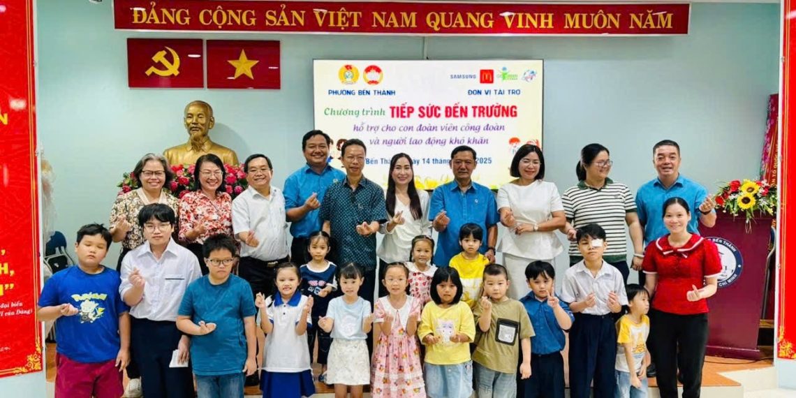 PHƯỜNG BẾN THÀNH TỔ CHỨC CHƯƠNG TRÌNH “TIẾP SỨC ĐẾN TRƯỜNG” CHO CON ĐOÀN VIÊN, NGƯỜI LAO ĐỘNG KHÓ KHĂN