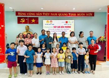 PHƯỜNG BẾN THÀNH TỔ CHỨC CHƯƠNG TRÌNH “TIẾP SỨC ĐẾN TRƯỜNG” CHO CON ĐOÀN VIÊN, NGƯỜI LAO ĐỘNG KHÓ KHĂN