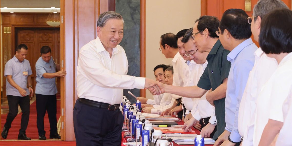 BỘ CHÍNH TRỊ CHO Ý KIẾN VỀ DỰ THẢO VĂN KIỆN VÀ PHƯƠNG ÁN NHÂN SỰ ĐẠI HỘI ĐẠI BIỂU ĐẢNG BỘ TPHCM LẦN THỨ I