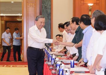 BỘ CHÍNH TRỊ CHO Ý KIẾN VỀ DỰ THẢO VĂN KIỆN VÀ PHƯƠNG ÁN NHÂN SỰ ĐẠI HỘI ĐẠI BIỂU ĐẢNG BỘ TPHCM LẦN THỨ I