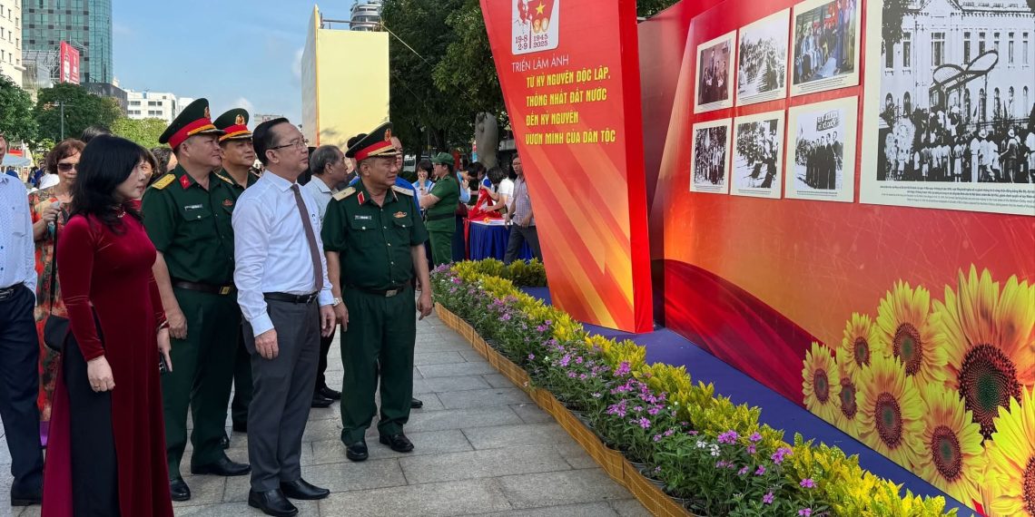 TPHCM KHAI MẠC TRIỂN LÃM ẢNH KỶ NIỆM 80 NĂM CÁCH MẠNG THÁNG TÁM VÀ QUỐC KHÁNH 2-9