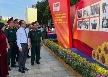 TPHCM KHAI MẠC TRIỂN LÃM ẢNH KỶ NIỆM 80 NĂM CÁCH MẠNG THÁNG TÁM VÀ QUỐC KHÁNH 2-9