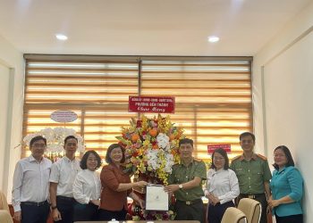 LÃNH ĐẠO PHƯỜNG BẾN THÀNH THĂM VÀ CHÚC MỪNG CÁC ĐƠN VỊ CÔNG AN TRÊN ĐỊA BÀN NHÂN KỶ NIỆM 80 NĂM NGÀY TRUYỀN THỐNG CÔNG AN NHÂN DÂN VIỆT NAM VÀ 20 NĂM NGÀY HỘI TOÀN DÂN BẢO VỆ AN NINH TỔ QUỐC