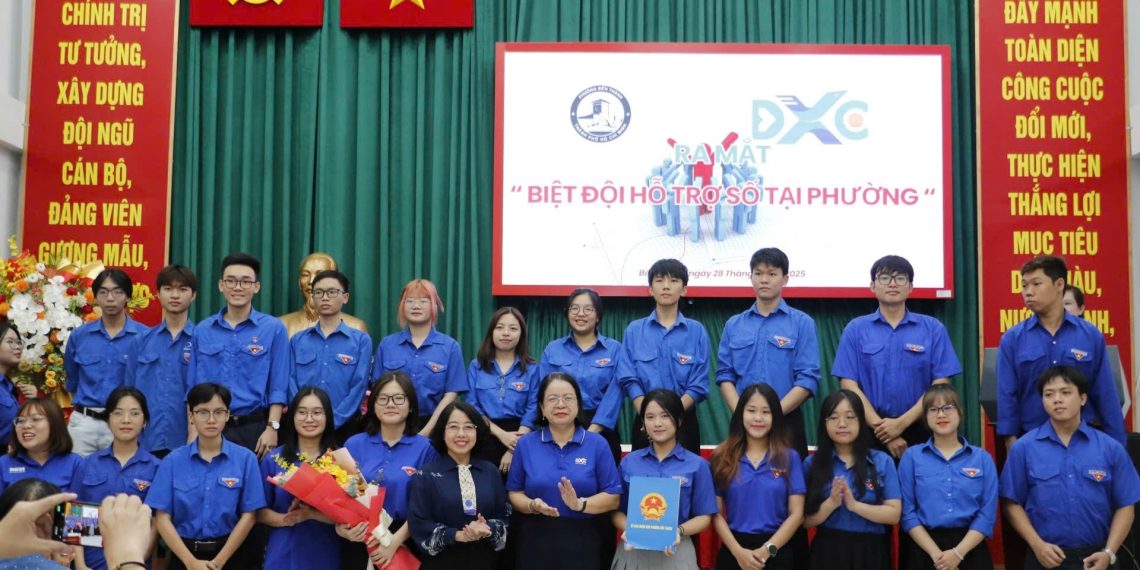 PHƯỜNG BẾN THÀNH TIÊN PHONG CHUYỂN ĐỔI SỐ, ĐỒNG HÀNH CÙNG NHÂN DÂN XÂY DỰNG ĐÔ THỊ THÔNG MINH