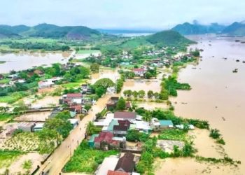 SAU BÃO, NGƯỜI DÂN XỨ NGHỆ LẠI GỒNG MÌNH VỚI LŨ LỤT