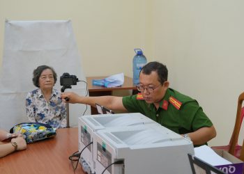 🌟CÔNG AN PHƯỜNG BẾN THÀNH PHẤN ĐẤU HOÀN THÀNH VIỆC ĐỔI THẺ ĐẢNG VIÊN ĐÚNG HẠN