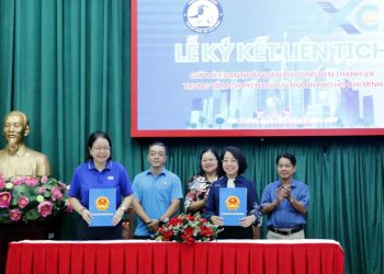 “BIỆT ĐỘI HỖ TRỢ SỐ PHƯỜNG BẾN THÀNH” GIÚP NGƯỜI DÂN TIẾP CẬN DỊCH VỤ CÔNG TRỰC TUYẾN