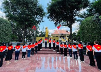 TRƯỜNG MẦM NON BẾN THÀNH VÀ TRƯỜNG MẦM NON TUỔI HỒNG DÂNG HƯƠNG, DẦN HOA TẠI ĐỀ THỜ ANH HÙNG LIỆT SỸ VÕ THỊ SÁU, PHƯỜNG ĐẤT ĐỎ, TP.HCM