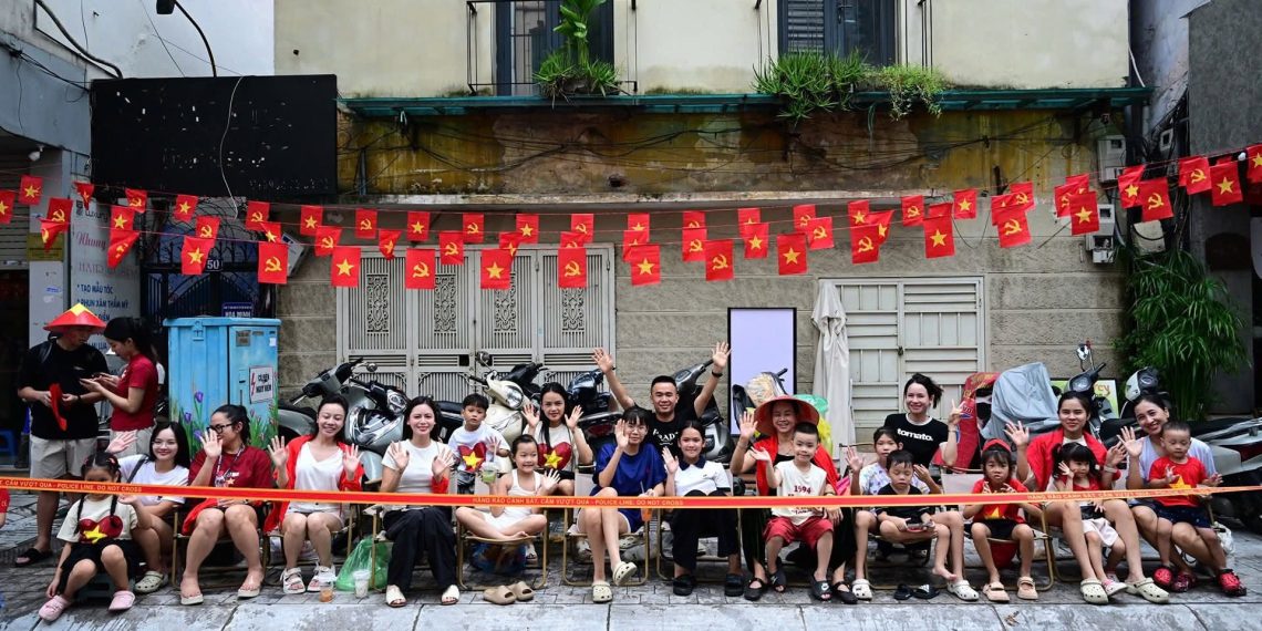 PHẤN KHỞI, VINH DỰ VÀ TỰ HÀO LÀ NGƯỜI VIỆT NAM