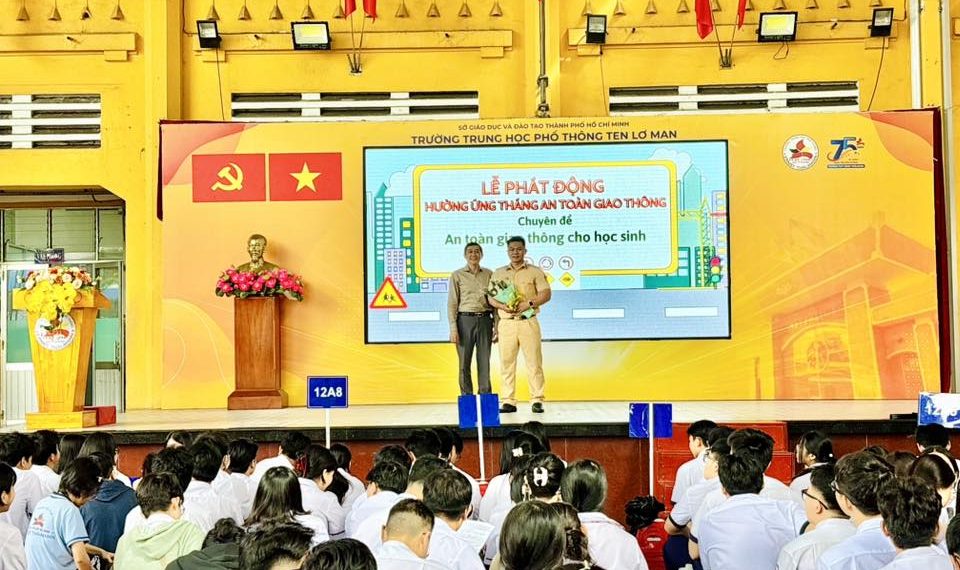 LỄ PHÁT ĐỘNG HƯỞNG ỨNG THÁNG AN TOÀN GIAO THÔNG