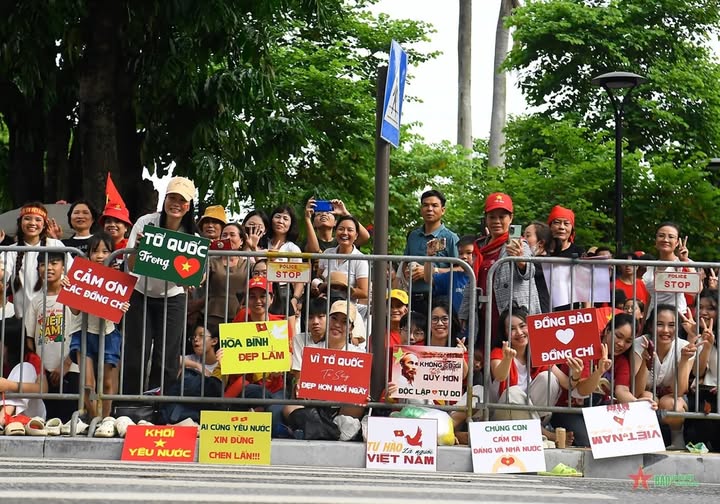 VIỆT NAM TRONG TRÁI TIM TÔI