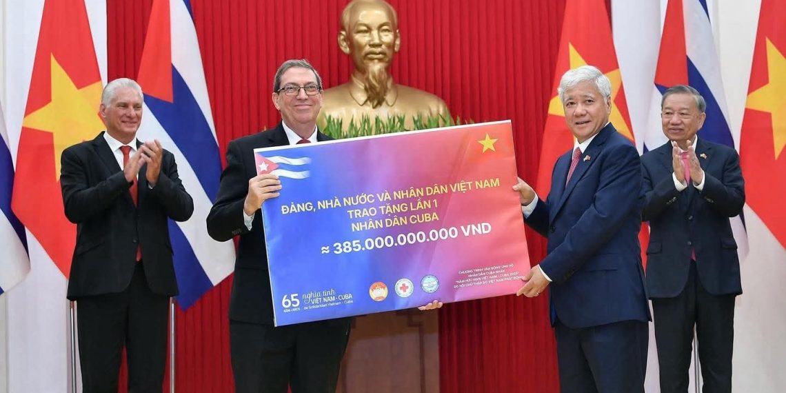 VIỆT NAM TRAO TẶNG CUBA 385 TỶ ĐỒNG