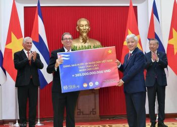 VIỆT NAM TRAO TẶNG CUBA 385 TỶ ĐỒNG