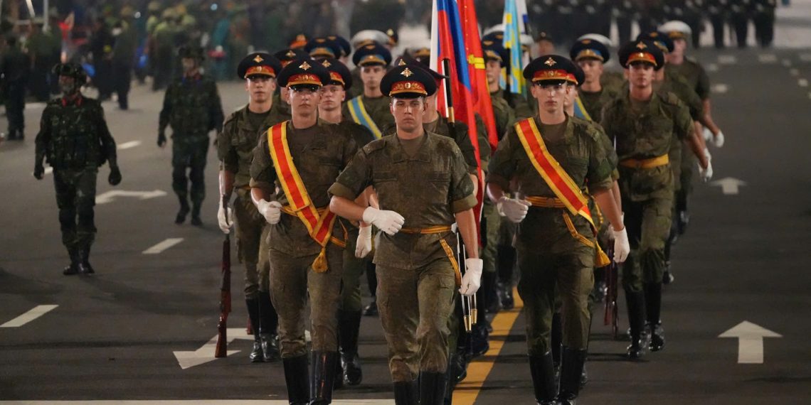 KHỐI TRƯỞNG NGA CẢM ƠN NGƯỜI DÂN VIỆT NAM, MUỐN ÔM TỪNG NGƯỜI VÀ CHỤP ẢNH LƯU NIỆM