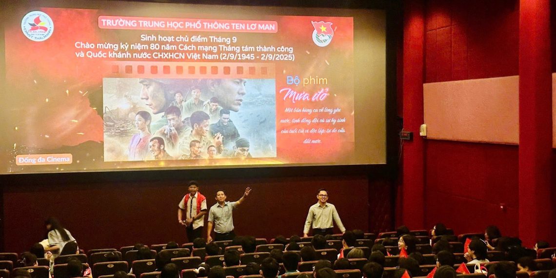 🇻🇳HỌC SINH TRƯỜNG THPT TEN LƠ MAN SỐNG LẠI LỊCH SỬ VỚI PHIM “MƯA ĐỎ”