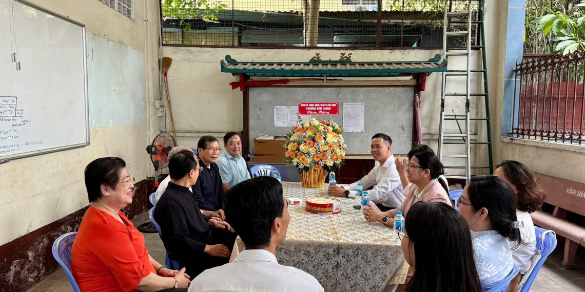 LÃNH ĐẠO PHƯỜNG BẾN THÀNH THĂM, CHÚC MỪNG QUẢN NHIỆM GIÁO XỨ ĐỨC MẸ HÒA BÌNH VÀ CHÁNH XỨ GIÁO XỨ CHỢ ĐŨI NHẬM CHỨC