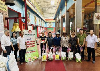 PHƯỜNG BẾN THÀNH LAN TOẢ NGHĨA TÌNH QUA MÔ HÌNH “MỖI THÁNG 1 TẤN GẠO – ĐỒNG HÀNH CÙNG HỘ KHÓ KHĂN”