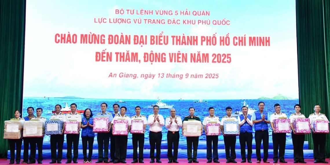 NHỮNG MÓN QUÀ NGHĨA TÌNH CỦA THÀNH PHỐ MANG TÊN BÁC