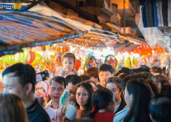 PHỐ LỒNG ĐÈN LƯƠNG NHỮ HỌC RỰC RỠ SẮC MÀU ĐÓN TRUNG THU