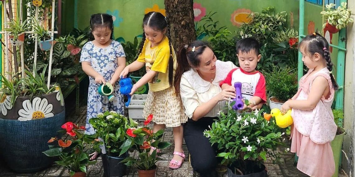 TRƯỜNG MẦM NON TUỔI THƠ THỰC HIỆN CÔNG TRÌNH “TRƯỜNG LỚP MUÔN SẮC HOA”