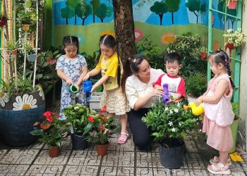 TRƯỜNG MẦM NON TUỔI THƠ THỰC HIỆN CÔNG TRÌNH “TRƯỜNG LỚP MUÔN SẮC HOA”