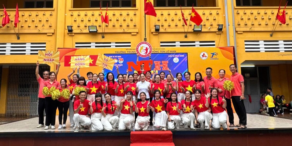 CHI ĐOÀN GIÁO VIÊN TRƯỜNG TIỂU HỌC NGUYỄN THÁI HỌC THAM GIA BIỂU DIỄN TẠI HỘI THI DÂN VŨ VÀ FLASHMOB THANH NIÊN 2025 VỚI CHỦ ĐỀ “BẾN THÀNH – RỰC RỠ SẮC MÀU TUỔI TRẺ”