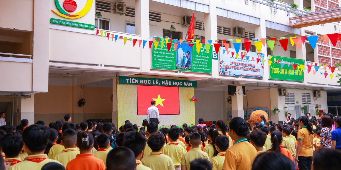 BUỔI SINH HOẠT ĐẦU TUẦN ĐẦU TIÊN CỦA TRƯỜNG TIỂU HỌC NGUYỄN THÁI BÌNH NĂM HỌC 2025 – 2026 CÓ GÌ?