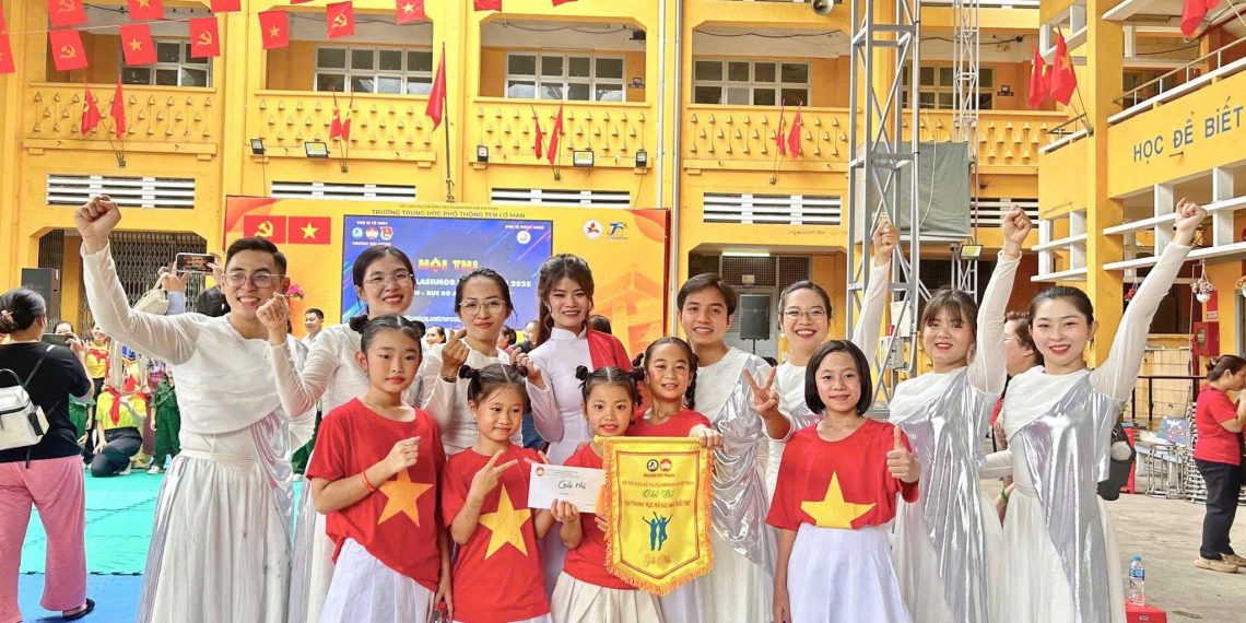 TẬP THỂ TRƯỜNG TIỂU HỌC NGUYỄN HUỆ XUẤT SẮC ĐẠT GIẢI NHÌ CUỘC THI FLASHMOB THANH NIÊN NĂM 2025