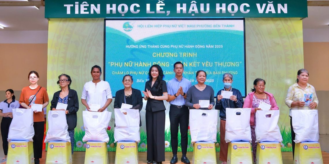 PHƯỜNG BẾN THÀNH TỔ CHỨC CHƯƠNG TRÌNH “ĐỔI RÁC LẤY QUÀ”