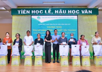 PHƯỜNG BẾN THÀNH TỔ CHỨC CHƯƠNG TRÌNH “ĐỔI RÁC LẤY QUÀ”