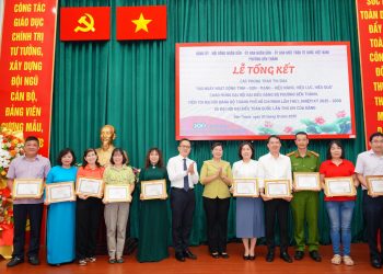 PHƯỜNG BẾN THÀNH TẶNG GIẤY KHEN 28 TẬP THỂ VÀ CÁ NHÂN CÓ THÀNH TÍCH TIÊU BIỂU TRONG THỰC HIỆN “100 NGÀY HOẠT ĐỘNG TINH – GỌN – MẠNH – HIỆU NĂNG, HIỆU LỰC, HIỆU QUẢ”