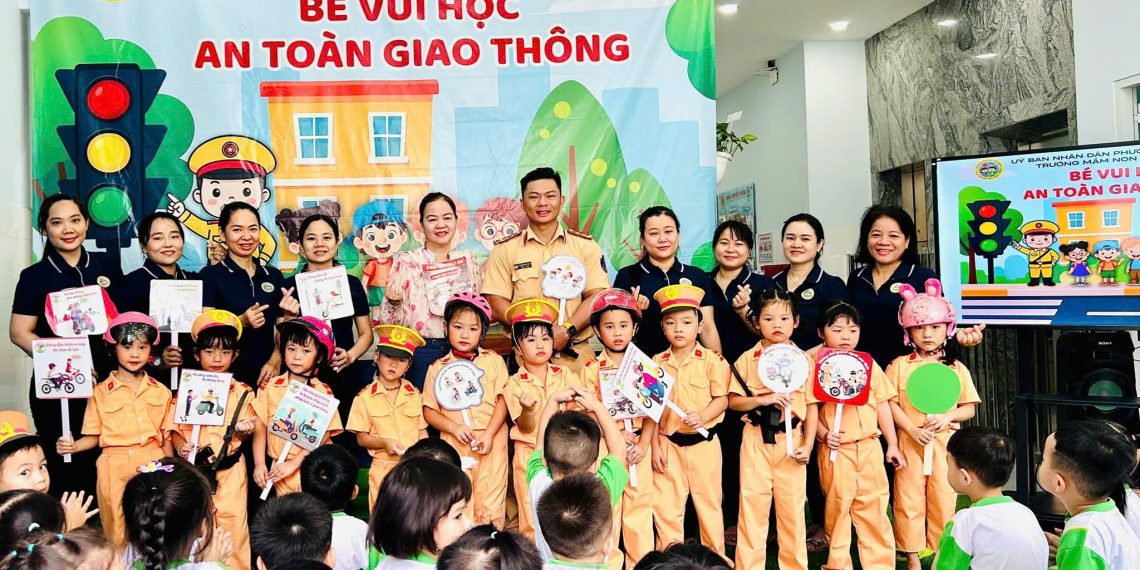TRƯỜNG MẦM NON TUỔI HỒNG TỔ CHỨC NGÀY HỘI “BÉ VUI HỌC AN TOÀN GIAO THÔNG”
