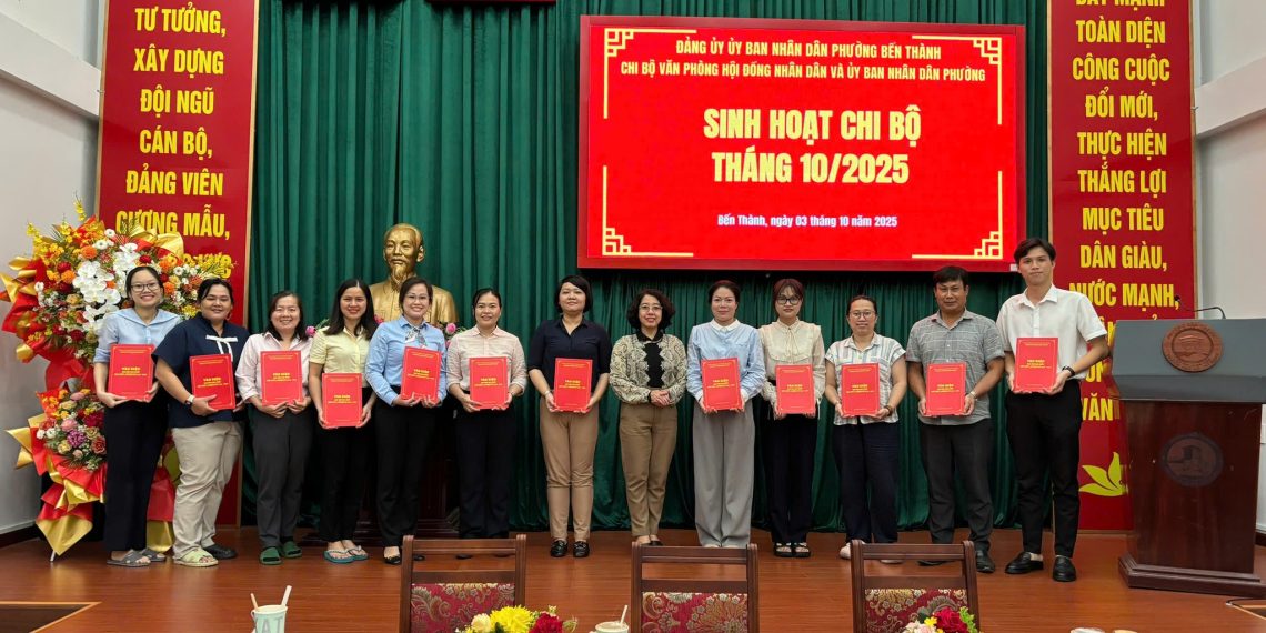 CHI BỘ VĂN PHÒNG HĐND VÀ UBND PHƯỜNG BẾN THÀNH TỔ CHỨC SINH HOẠT CHUYÊN ĐỀ: “NÂNG CAO TINH THẦN TRÁCH NHIỆM, ĐẠO ĐỨC CÔNG VỤ VÀ HIỆU QUẢ CÔNG VIỆC CỦA CÁN BỘ, CÔNG CHỨC VĂN PHÒNG HĐND VÀ UBND TRONG GIAI ĐOẠN HIỆN NAY”