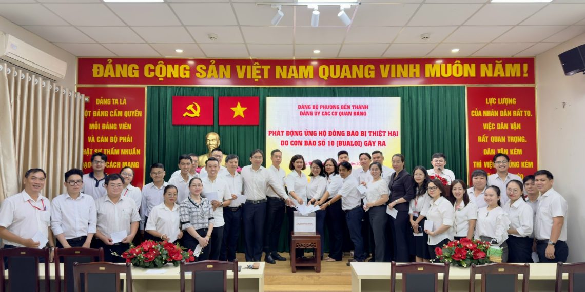 ĐẢNG ỦY PHƯỜNG BẾN THÀNH CHÀO CỜ ĐẦU TUẦN VÀ PHÁT ĐỘNG CHƯƠNG TRÌNH VẬN ĐỘNG ỦNG HỘ ĐỒNG BÀO KHẮC PHỤC THIỆT HẠI DO CƠN BÃO SỐ 10 GÂY RA
