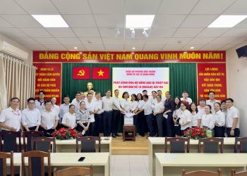 ĐẢNG ỦY PHƯỜNG BẾN THÀNH CHÀO CỜ ĐẦU TUẦN VÀ PHÁT ĐỘNG CHƯƠNG TRÌNH VẬN ĐỘNG ỦNG HỘ ĐỒNG BÀO KHẮC PHỤC THIỆT HẠI DO CƠN BÃO SỐ 10 GÂY RA
