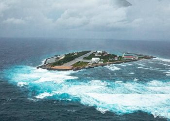 🇻🇳 ĐẢO TRƯỜNG SA TRONG GIÓ LỚN NHÌN TỪ MÁY BAY TRỰC THĂNG 🚁