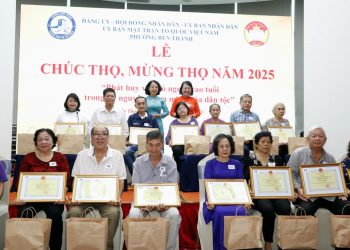 PHƯỜNG BẾN THÀNH CHÚC THỌ, MỪNG THỌ NGƯỜI CAO TUỔI NĂM 2025