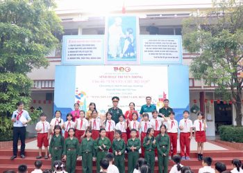 BAN CHỈ HUY QUÂN SỰ PHƯỜNG BẾN THÀNH TUYÊN TRUYỀN TRUYỀN THỐNG QUÂN ĐỘI NHÂN DÂN VIỆT NAM TẠI TRƯỜNG TIỂU HỌC NGUYỄN THÁI HỌC