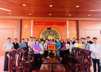 PHƯỜNG BẾN THÀNH VÀ PHƯỜNG CẦU ÔNG LÃNH THĂM TRUNG ĐOÀN 10 BỘ TƯ LỆNH TPHCM